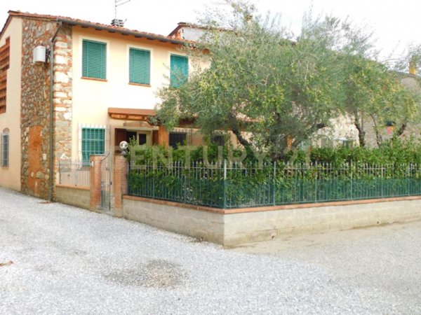 casa indipendente in affitto a Lucca