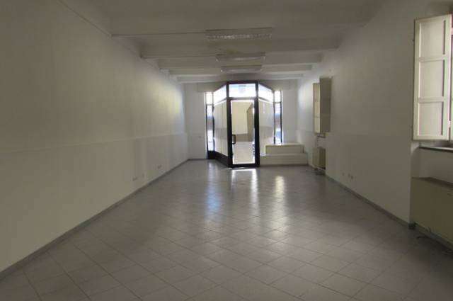 negozio in affitto a Lucca