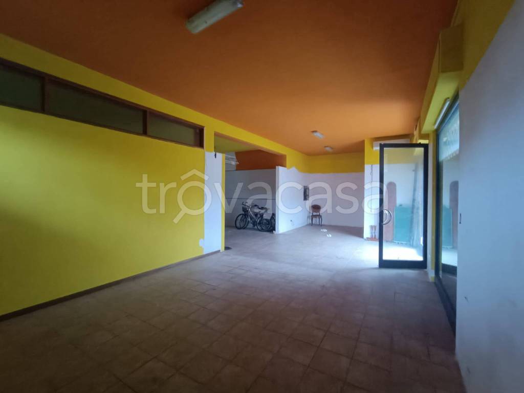 locale commerciale in affitto a Lucca in zona Ponte San Pietro