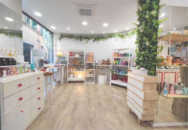 negozio in affitto a Lucca in zona Centro Città