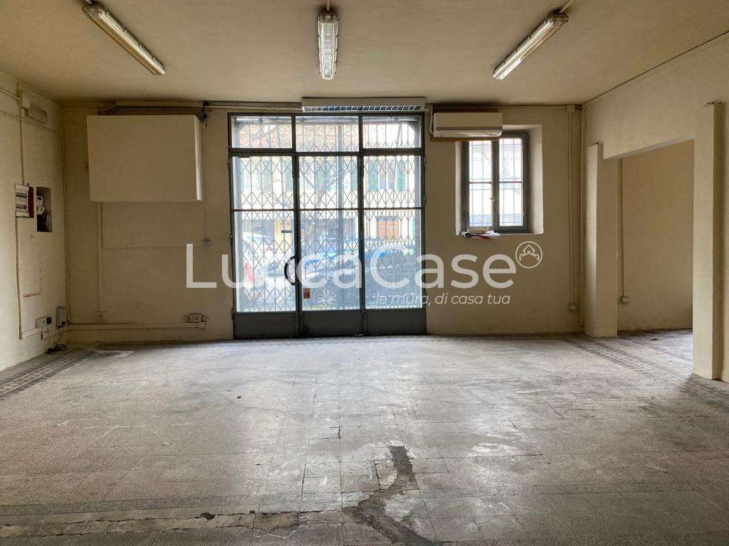 locale commerciale in affitto a Lucca in zona Centro Città