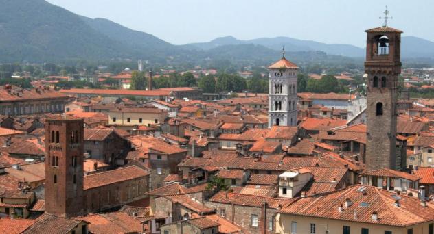 negozio in affitto a Lucca in zona Centro Città