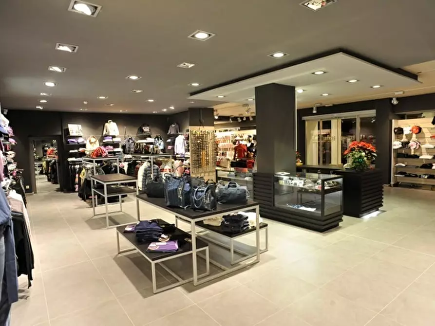 locale commerciale in affitto a Lucca in zona Centro Città