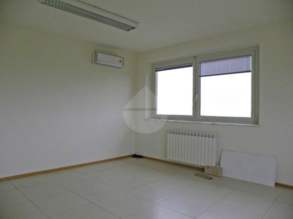 ufficio in affitto a Lucca in zona zona Antraccoli