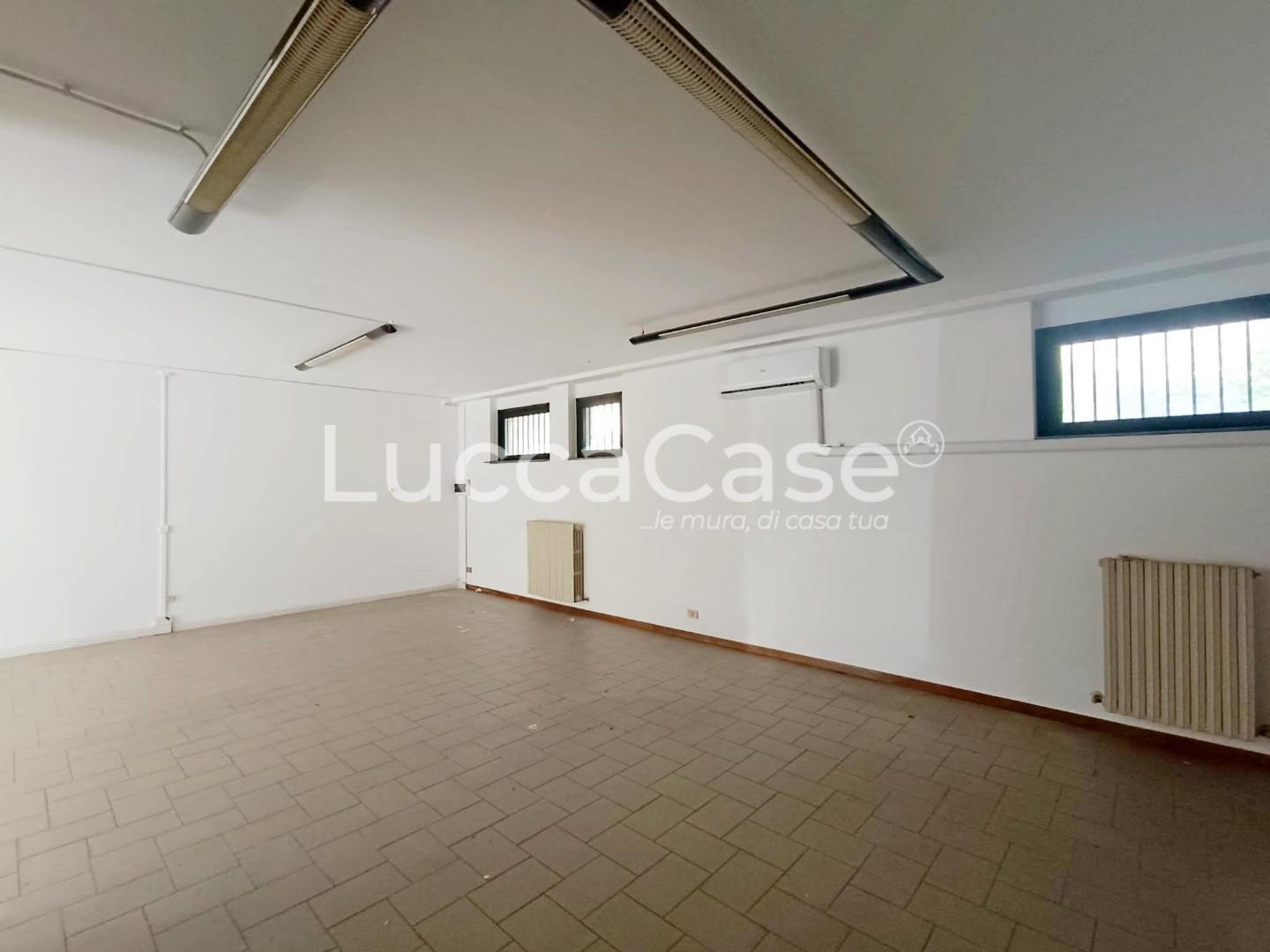 locale commerciale in affitto a Lucca in zona Centro Città