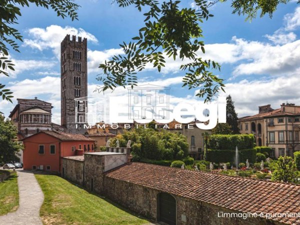 negozio in affitto a Lucca in zona Centro Città