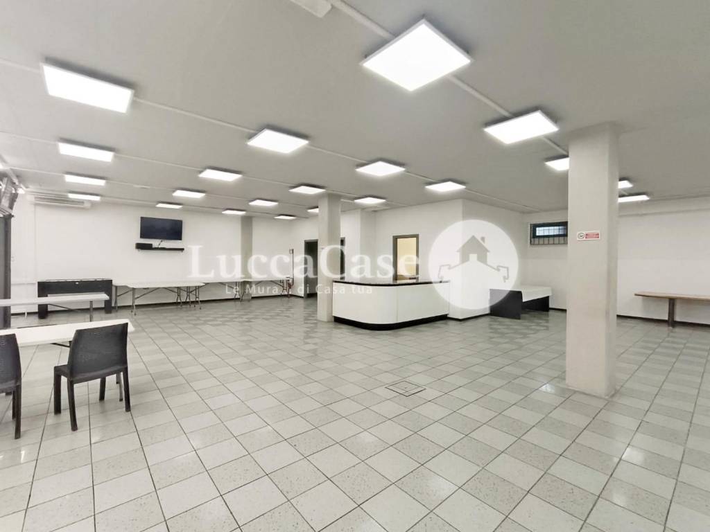 locale commerciale in affitto a Lucca in zona Centro Città