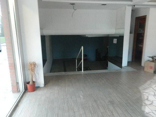 negozio in affitto a Lucca in zona Centro Città