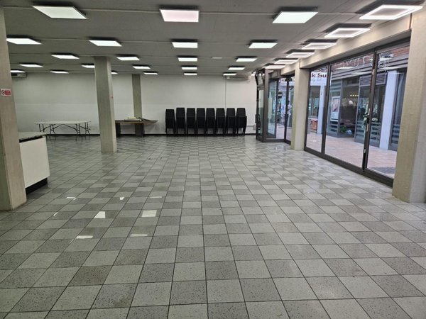 locale commerciale in affitto a Lucca in zona Centro Città