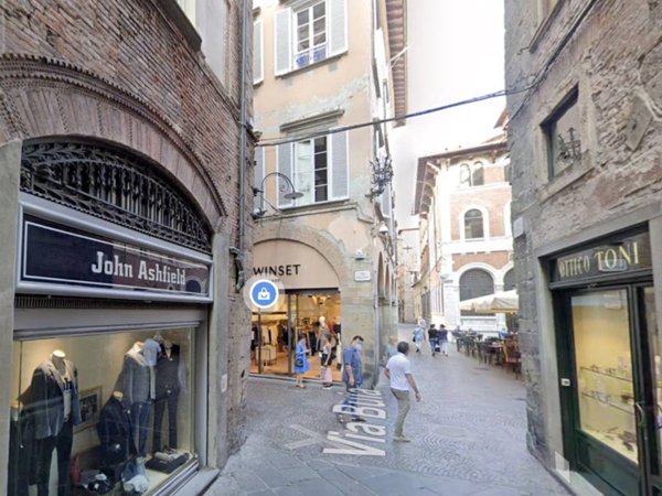 negozio in affitto a Lucca in zona Centro Città