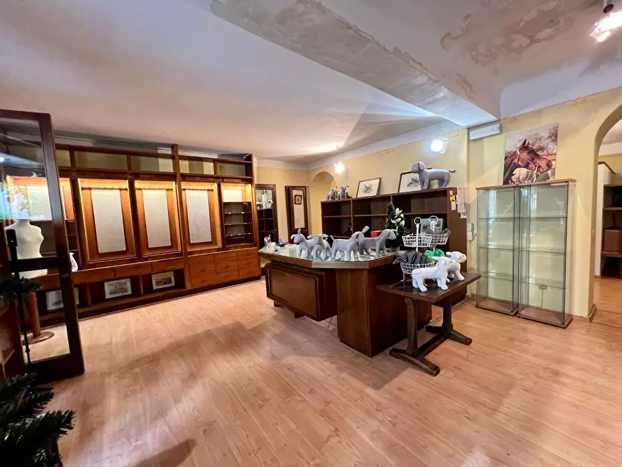 negozio in affitto a Lucca in zona Centro Città