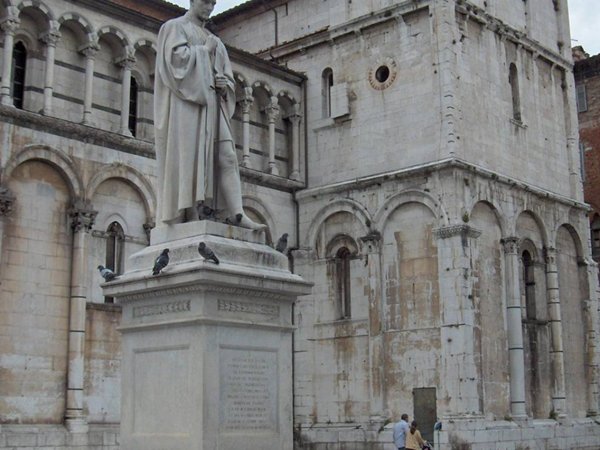 negozio in affitto a Lucca in zona Centro Città