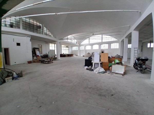 capannone in affitto a Lucca in zona Picciorana