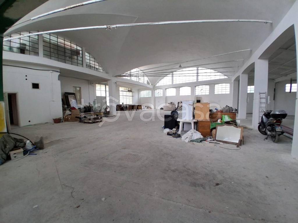 capannone in affitto a Lucca in zona Picciorana