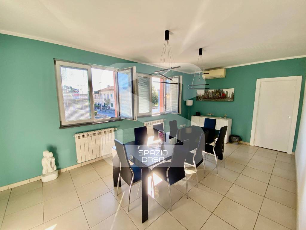 ufficio in affitto a Lucca in zona zona SS. Annunziata