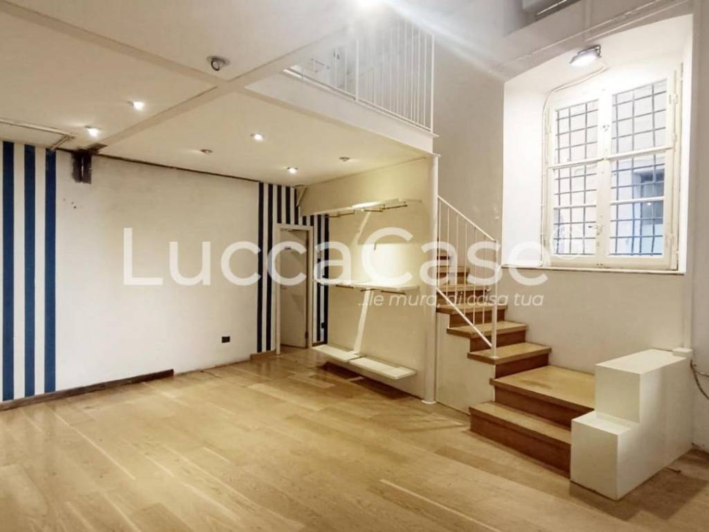 locale commerciale in affitto a Lucca in zona Centro Città