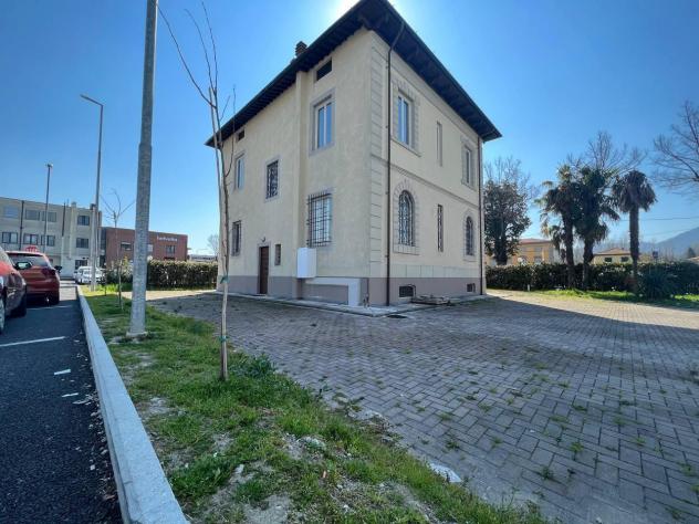 negozio in affitto a Lucca in zona Sant'Anna