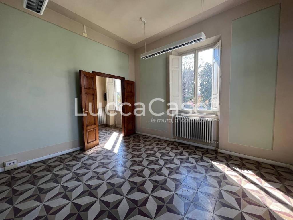 negozio in affitto a Lucca in zona Sant'Anna