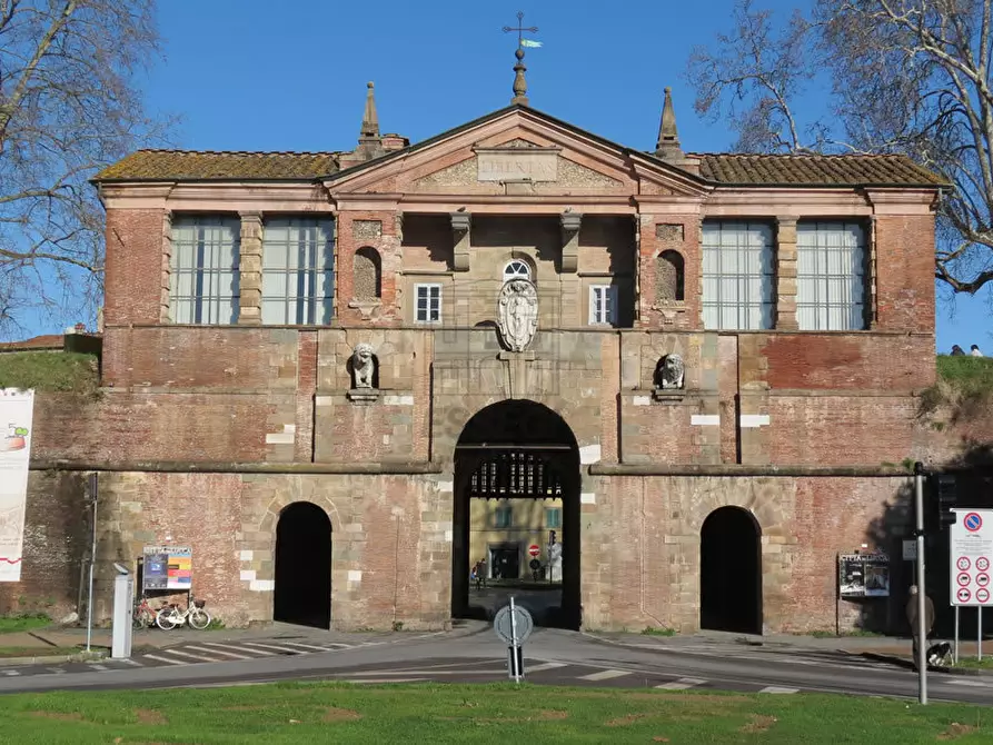 locale di sgombero in affitto a Lucca in zona Centro Città