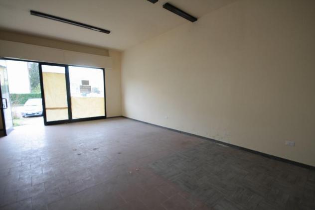 negozio in affitto a Lucca in zona Ponte a Moriano