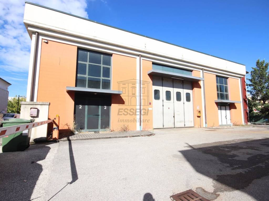locale commerciale in affitto a Lucca in zona zona San Vito