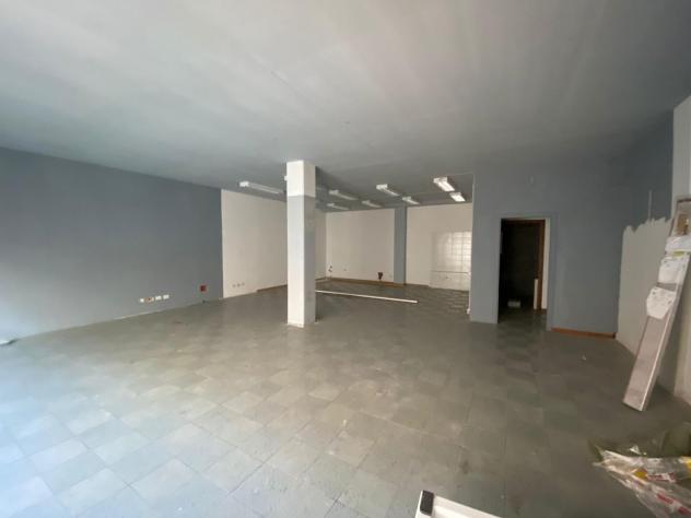 negozio in affitto a Lucca in zona Sant'Anna