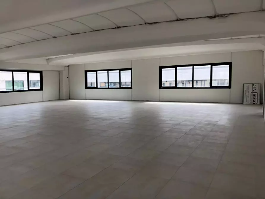 negozio in affitto a Lucca