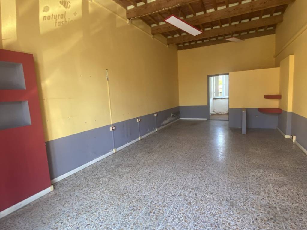 locale commerciale in affitto a Lucca in zona Nave