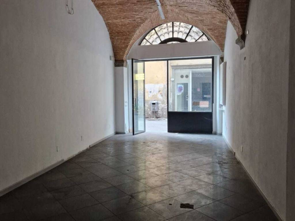 locale commerciale in affitto a Lucca in zona Centro Città
