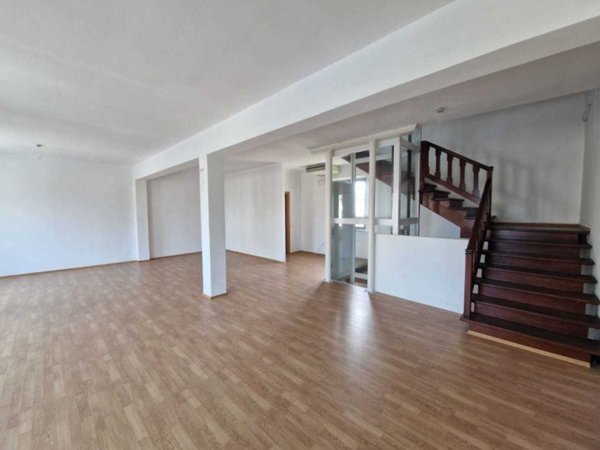 negozio in affitto a Lucca in zona Sant'Anna