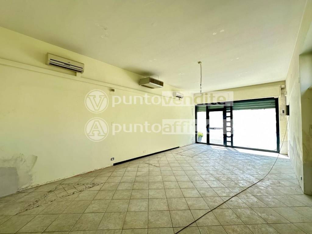 negozio in affitto a Lucca in zona Sant'Angelo in Campo