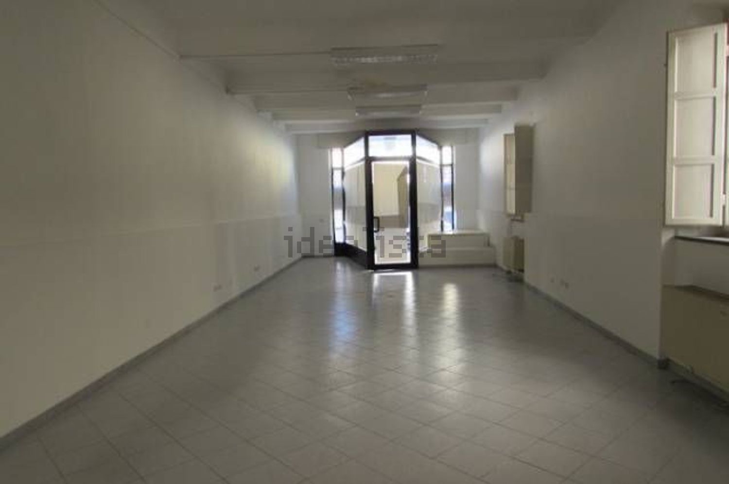 locale di sgombero in affitto a Lucca in zona Sant'Anna