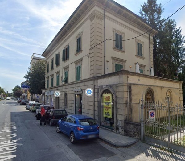 negozio in affitto a Lucca in zona Sant'Anna