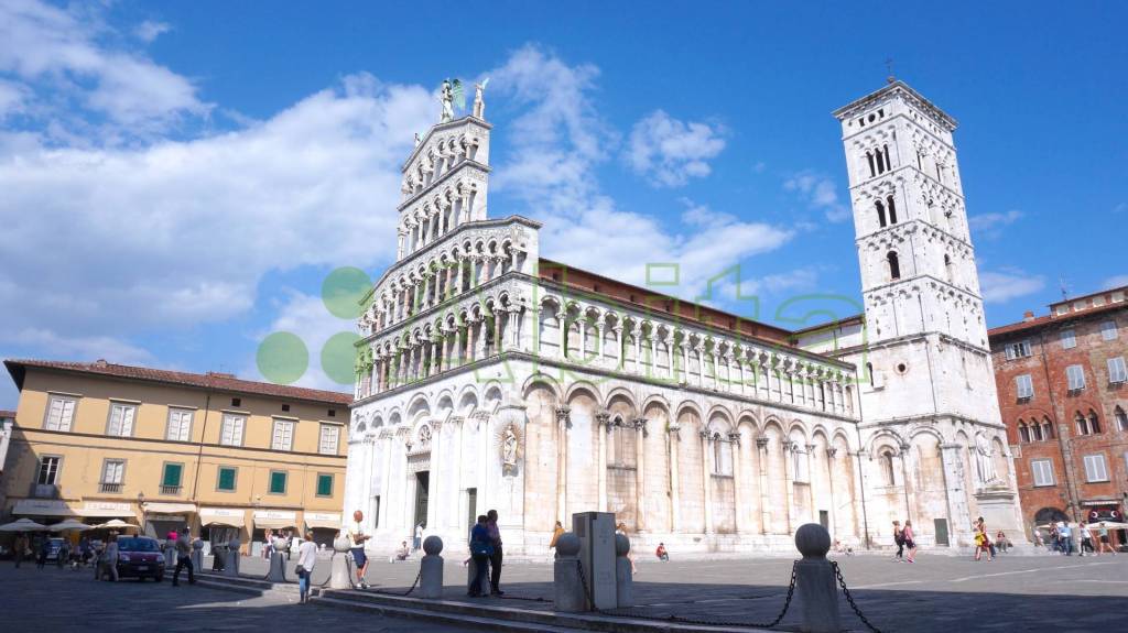 negozio in affitto a Lucca in zona Centro Città
