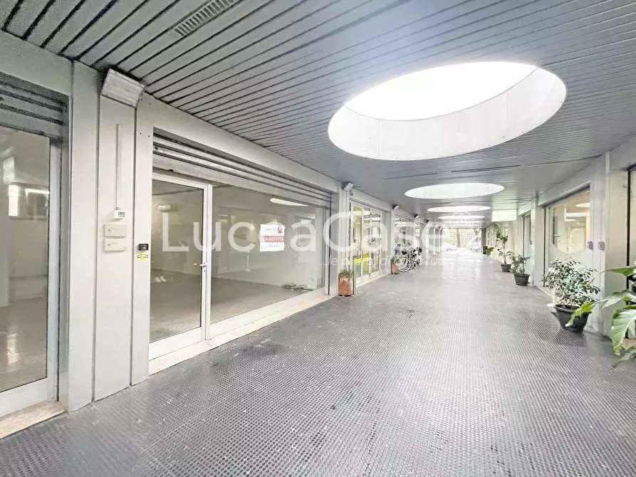 negozio in affitto a Lucca in zona Centro Città