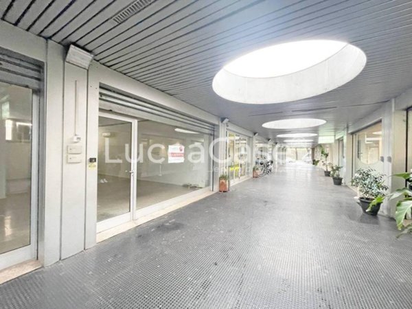 negozio in affitto a Lucca in zona Centro Città