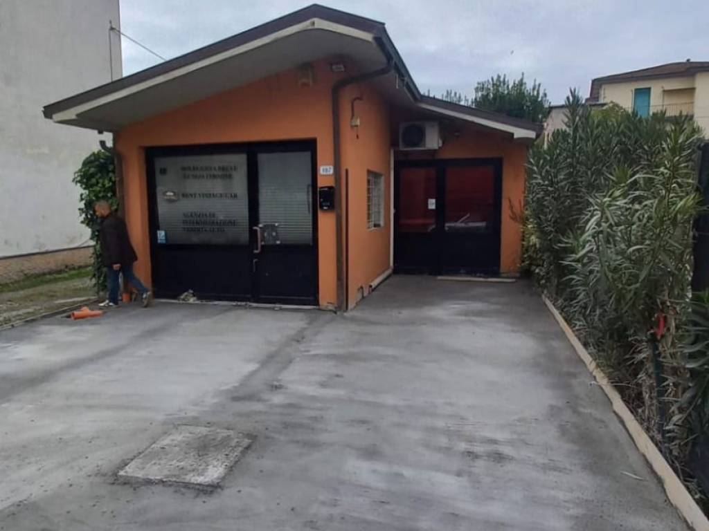 negozio in affitto a Lucca in zona Zona San Concordio