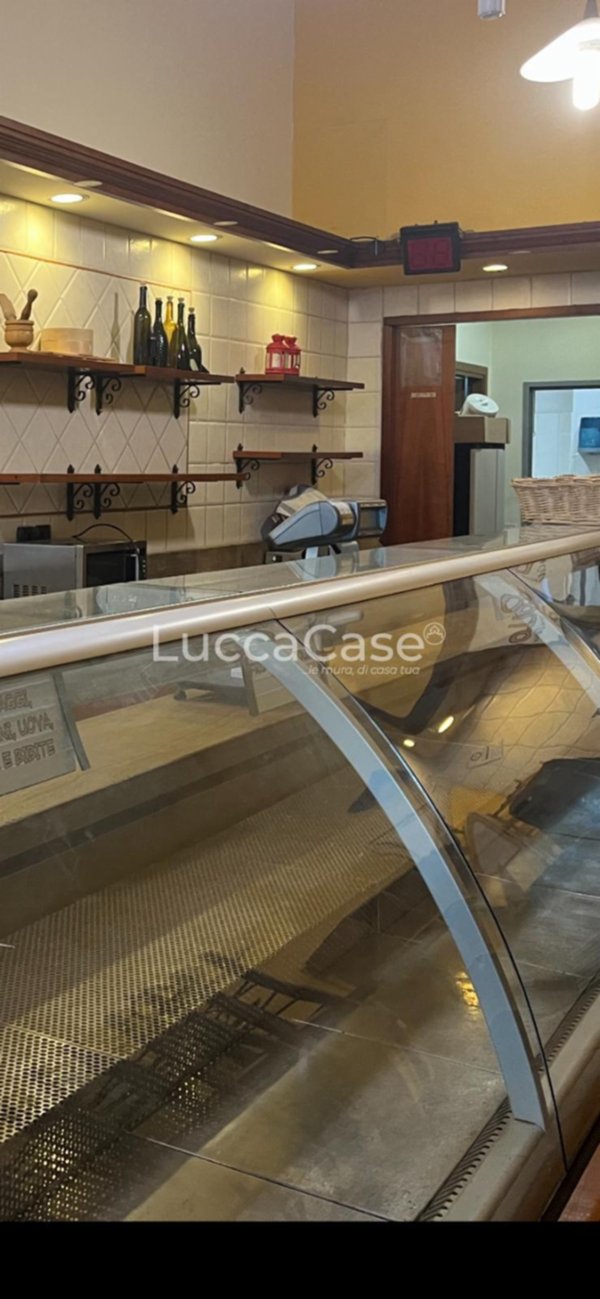 locale commerciale in affitto a Lucca in zona Centro Città