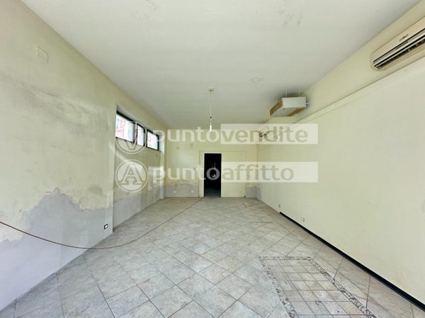 negozio in affitto a Lucca in zona Centro Città