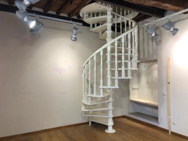 negozio in affitto a Lucca in zona Centro Città