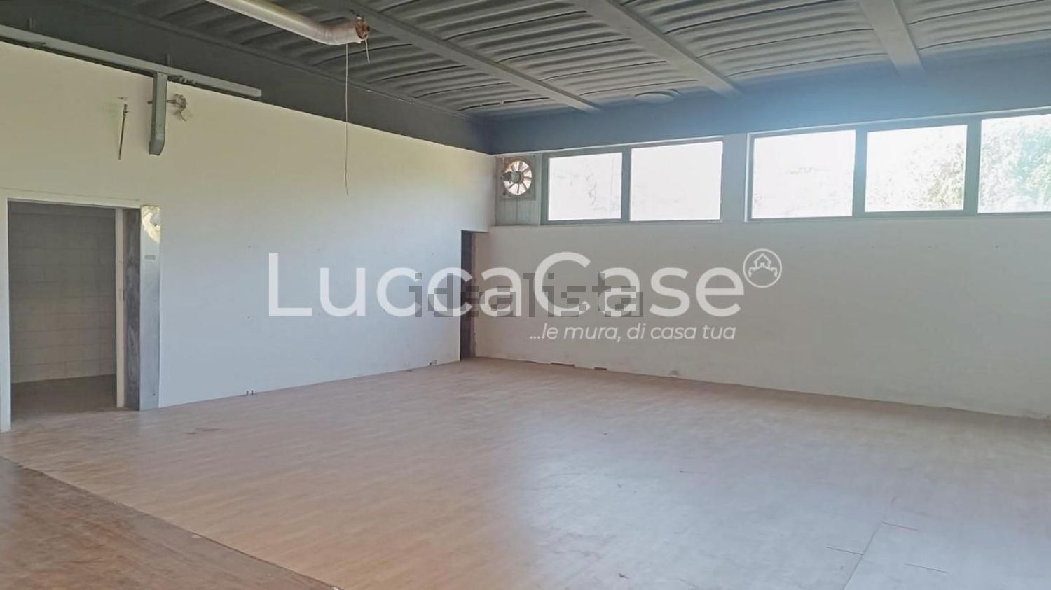 ufficio in affitto a Lucca in zona Massa Pisana