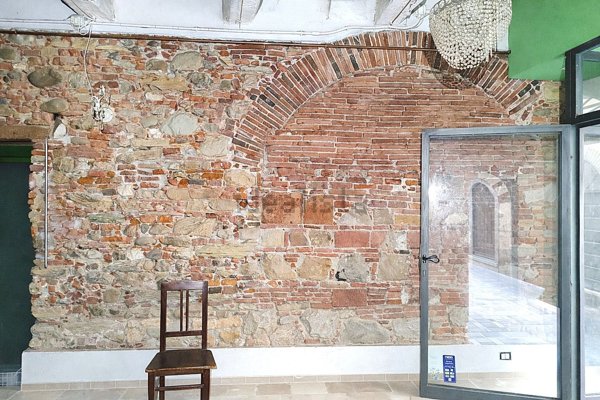 negozio in affitto a Lucca in zona Centro Città