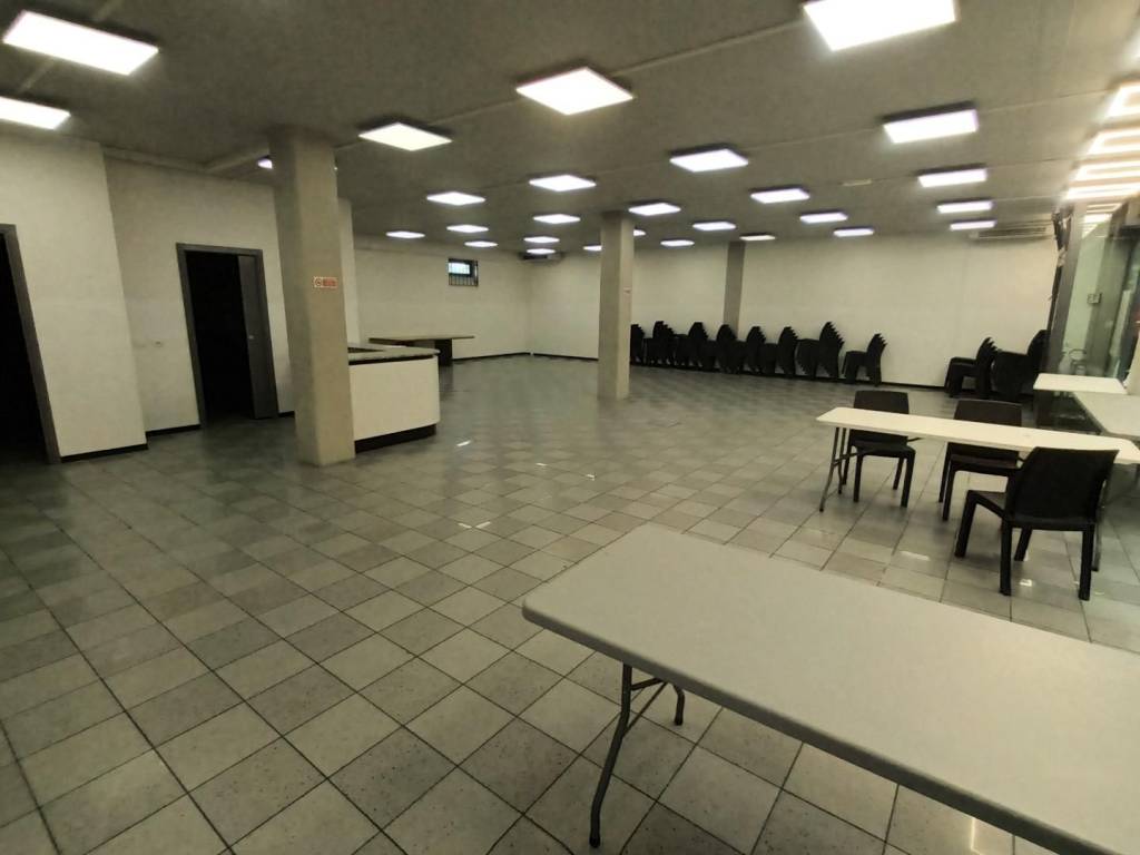 negozio in affitto a Lucca in zona Sant'Anna