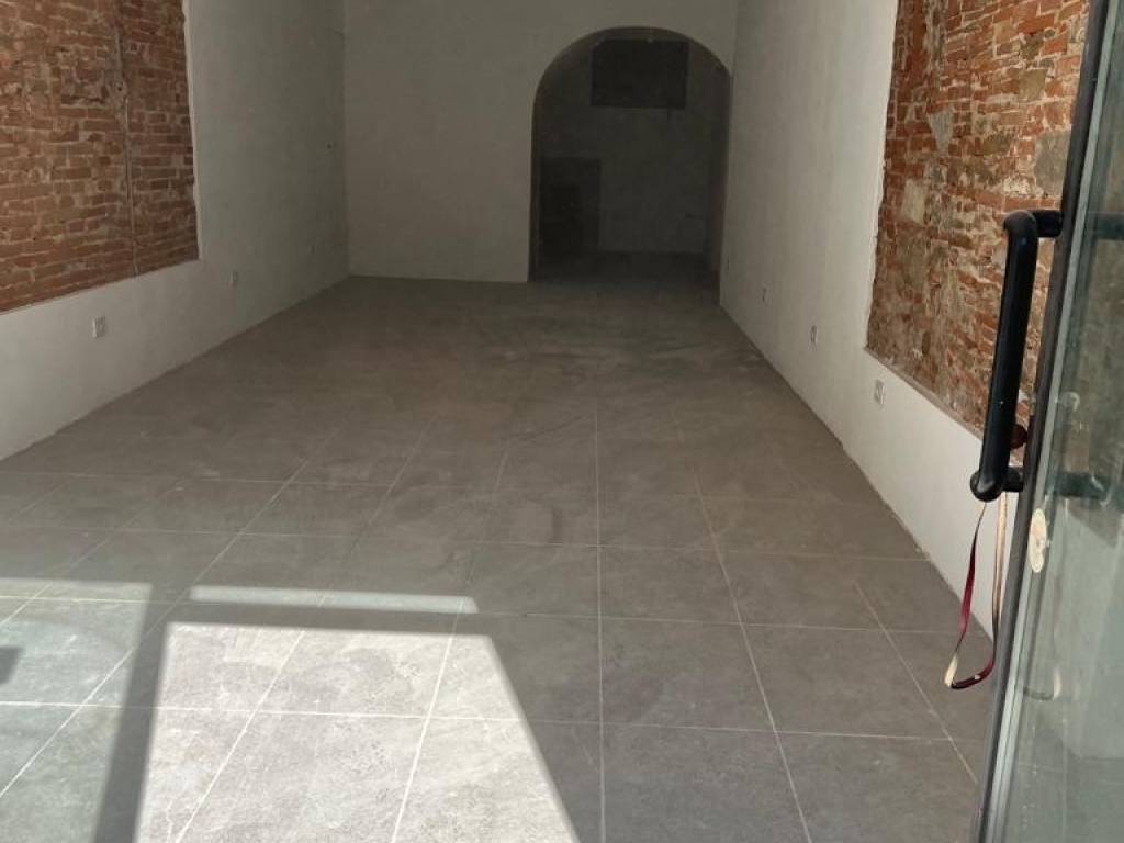negozio in affitto a Lucca in zona Centro Città
