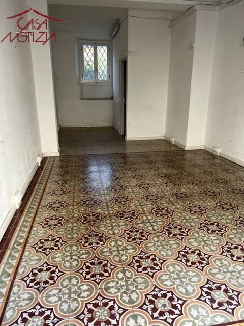 negozio in affitto a Lucca in zona Centro Città