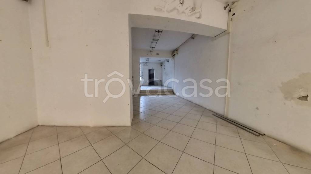 negozio in affitto a Lucca in zona Centro Città