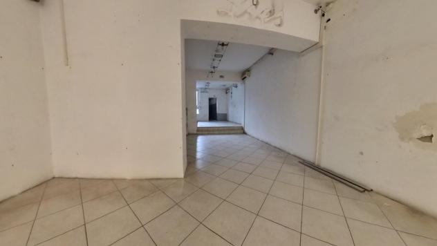 negozio in affitto a Lucca in zona Centro Città