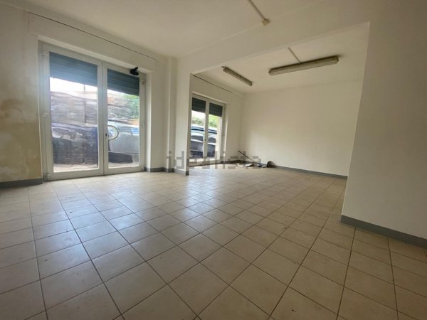 negozio in affitto a Lucca in zona Sant'Anna