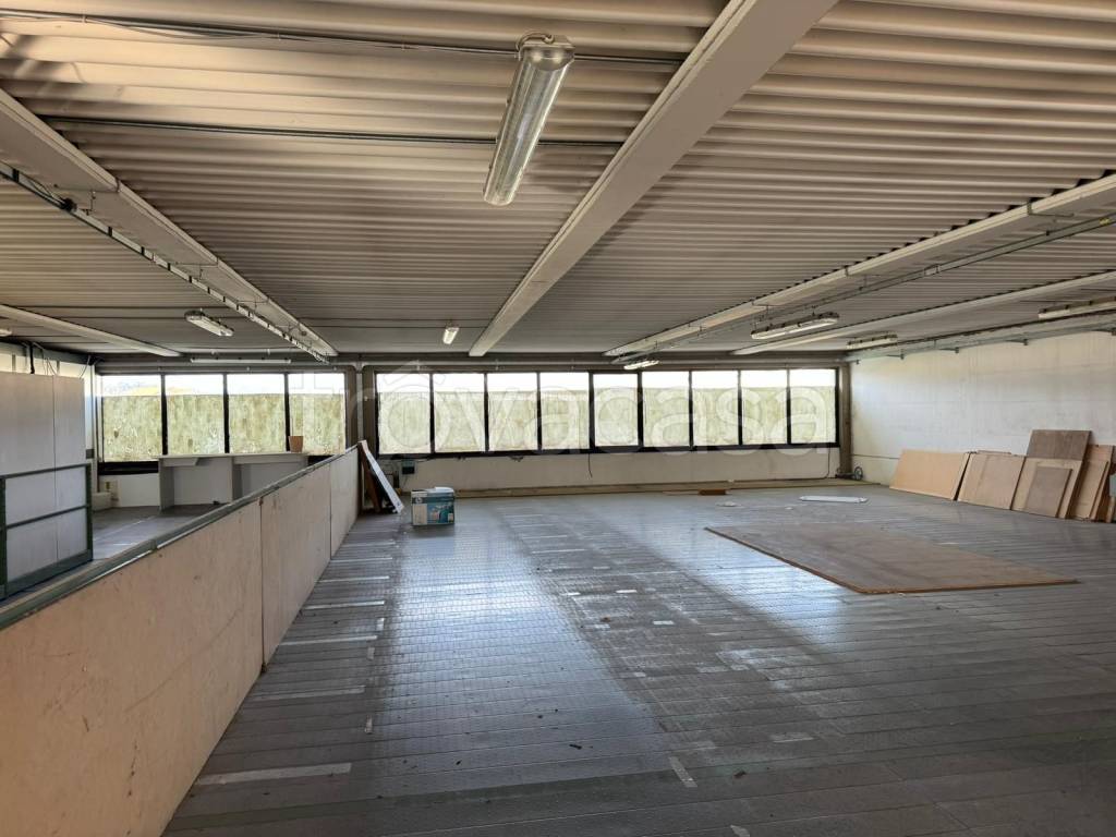 locale commerciale in affitto a Lucca in zona Monte San Quirico