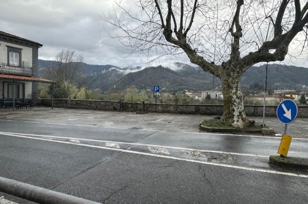 locale di sgombero in affitto a Lucca in zona Ponte a Moriano